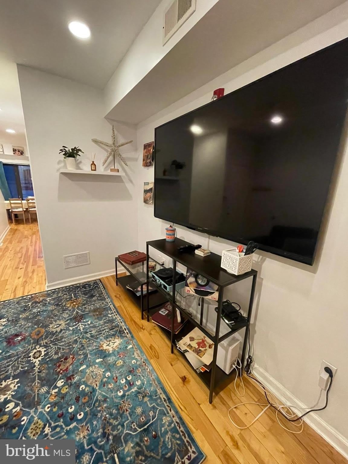 217 W Girard Avenue – photo 4