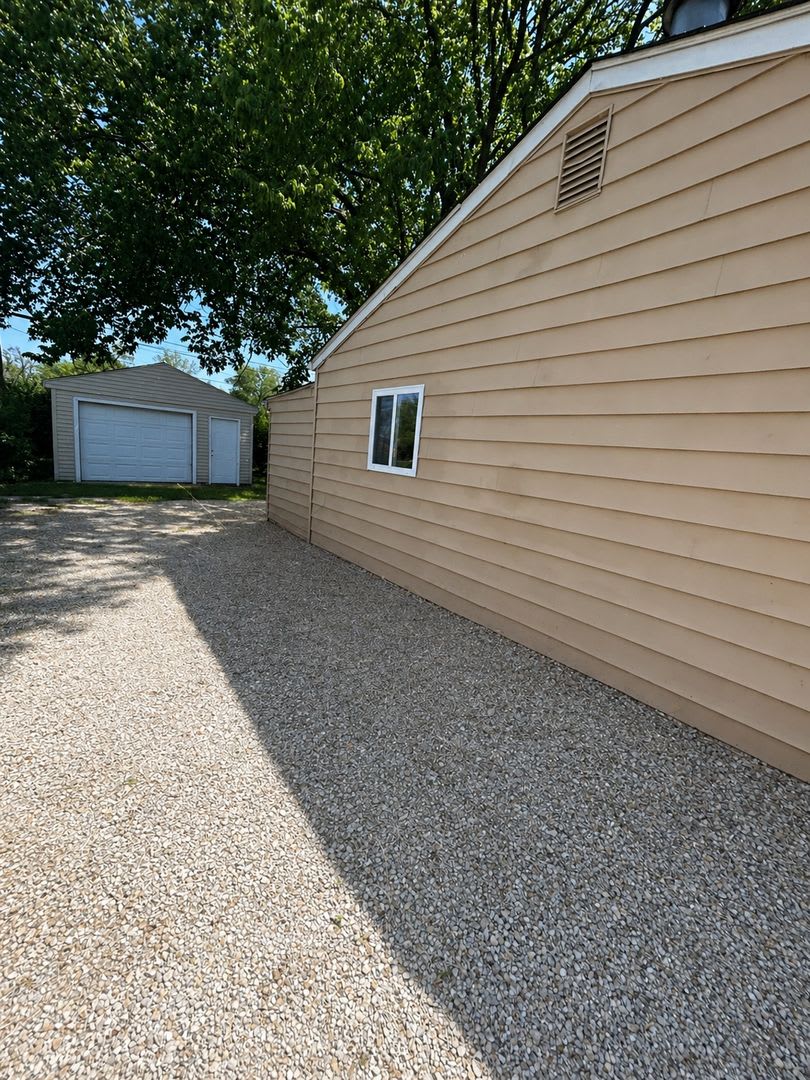 For Lease – photo 2