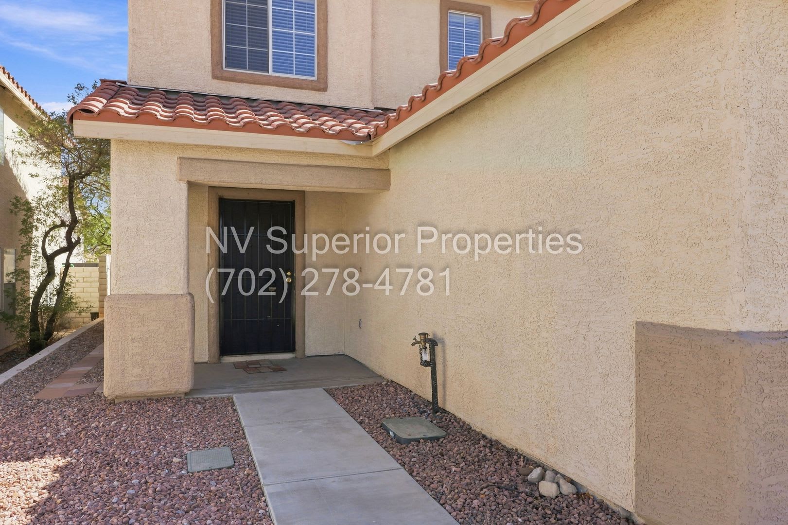 Nw 4 Bedrooms 2 5 Bathrooms New Carpet Upstairs All Tile Down Stairs Covered Patio In Back Yard – photo 3