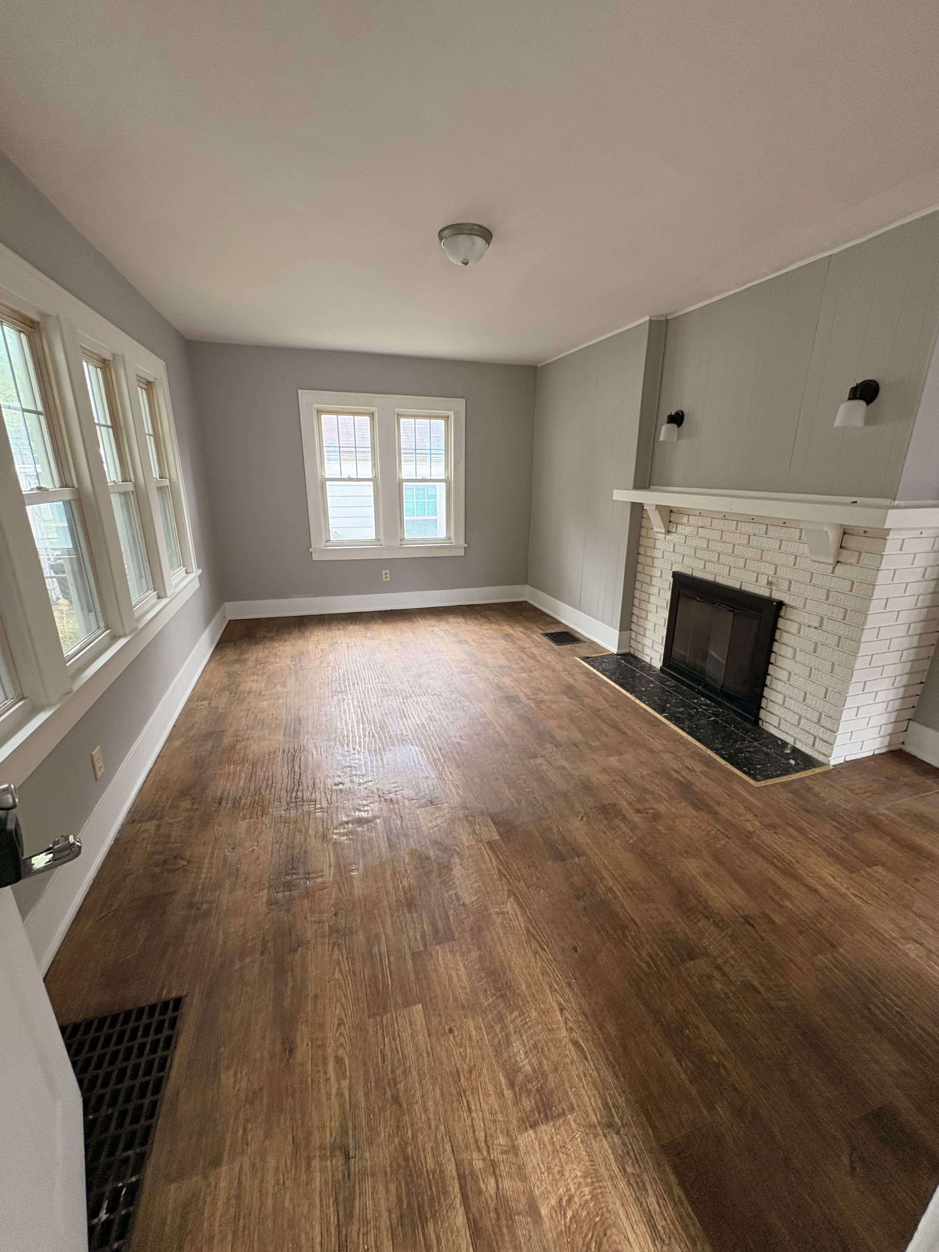 825 W Division St – photo 2