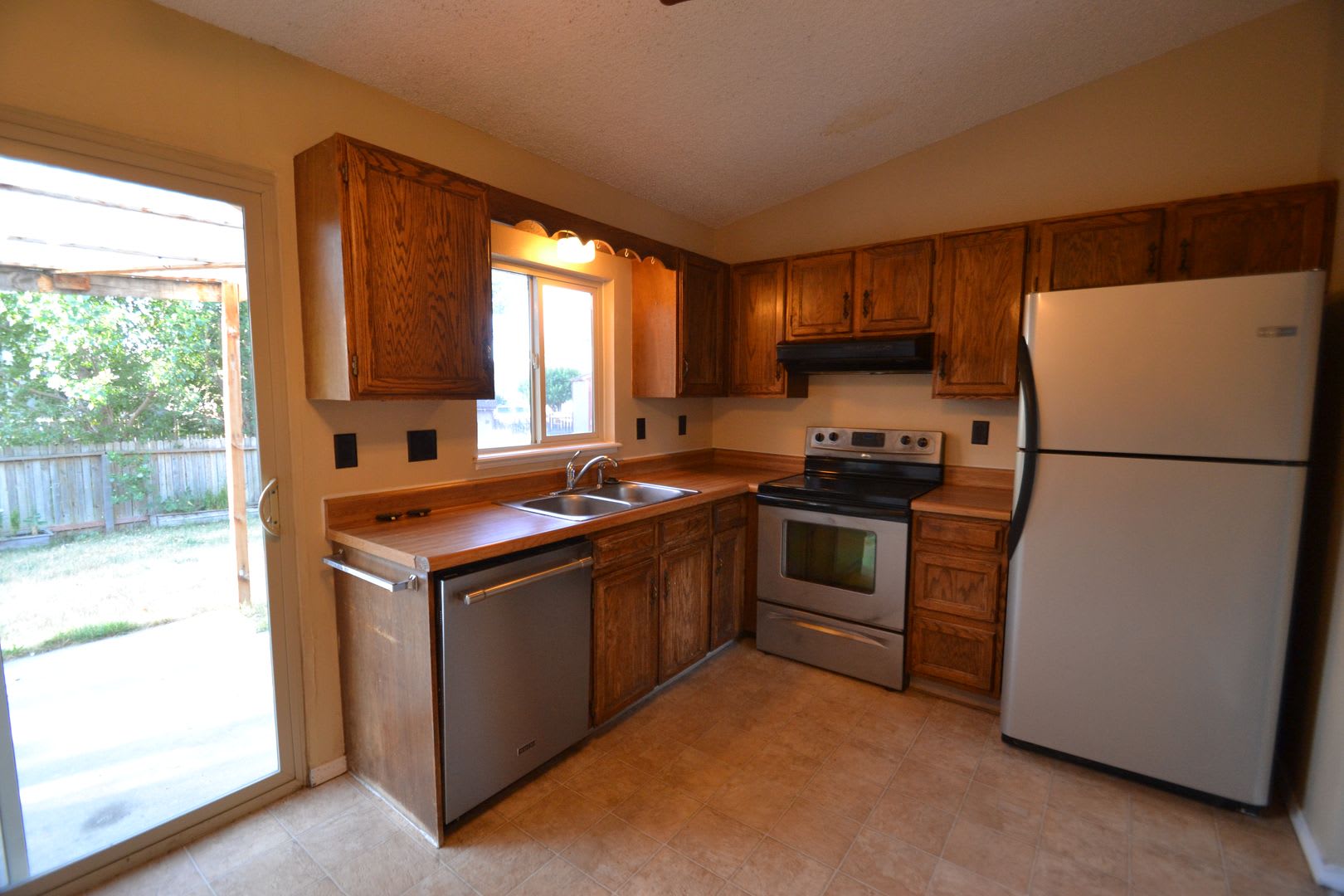3 Bedroom Home in D20 Available Now! – photo 4
