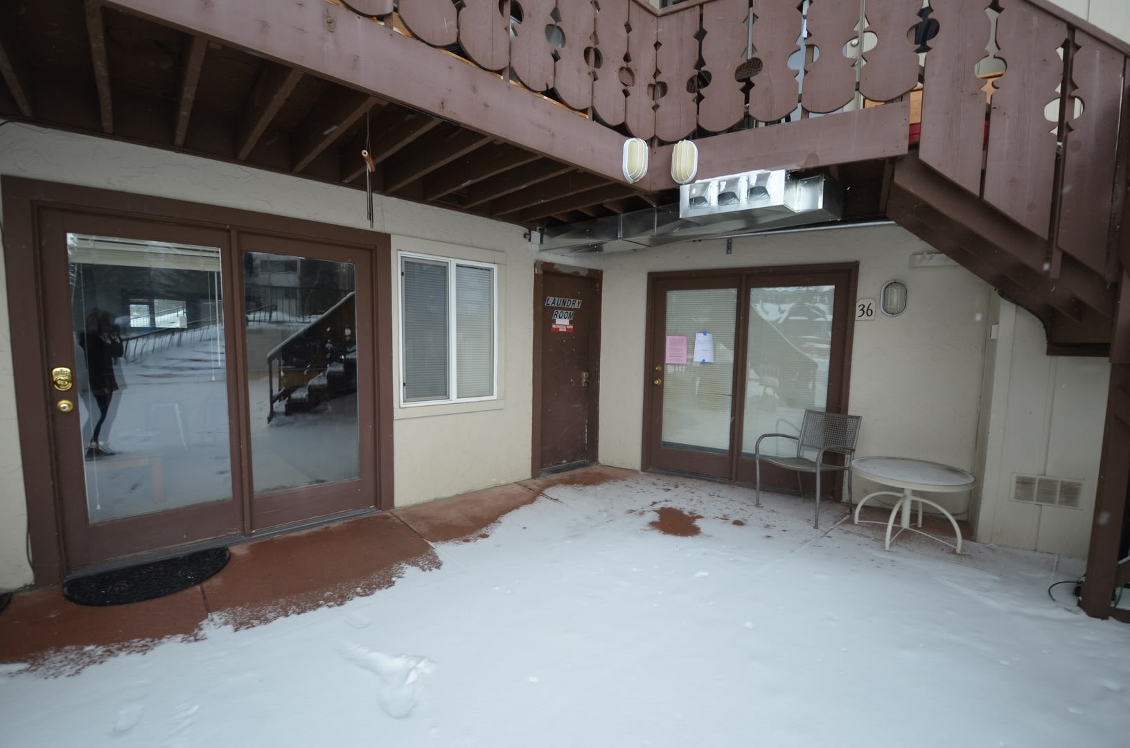 Walk out front door to Lake Dillon! Yacht Club Condo! Furnished! Great Natural Light! – photo 4