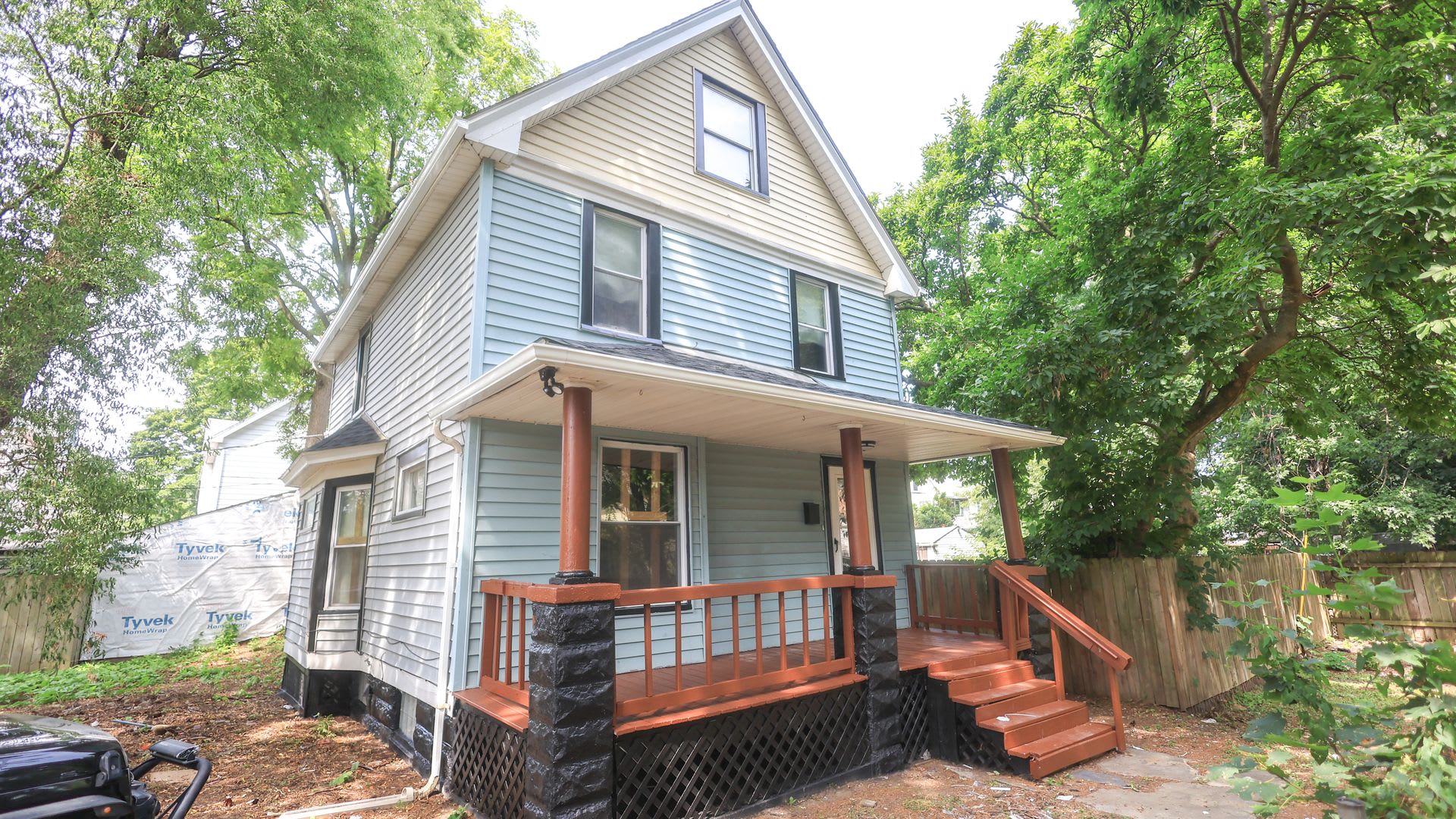 Welcome home to this freshly renovated 3-bedroom, 1-bathroom home on Cleveland’s West Side! – photo 3
