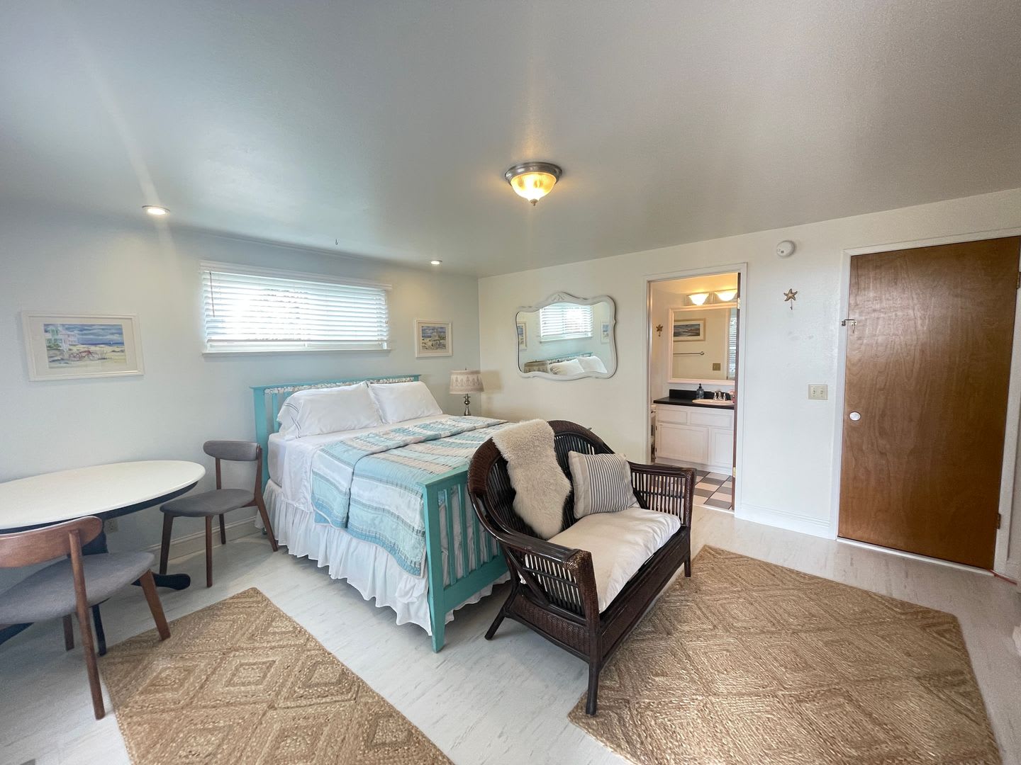 Fully Furnished Studio with Ocean Views! – photo 1