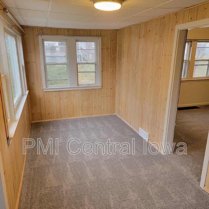1211 Lewis Ave – photo 2