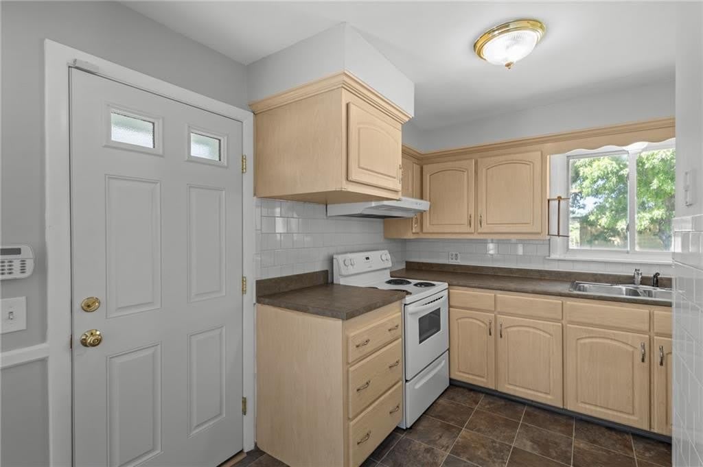9 Gardner Avenue – photo 5