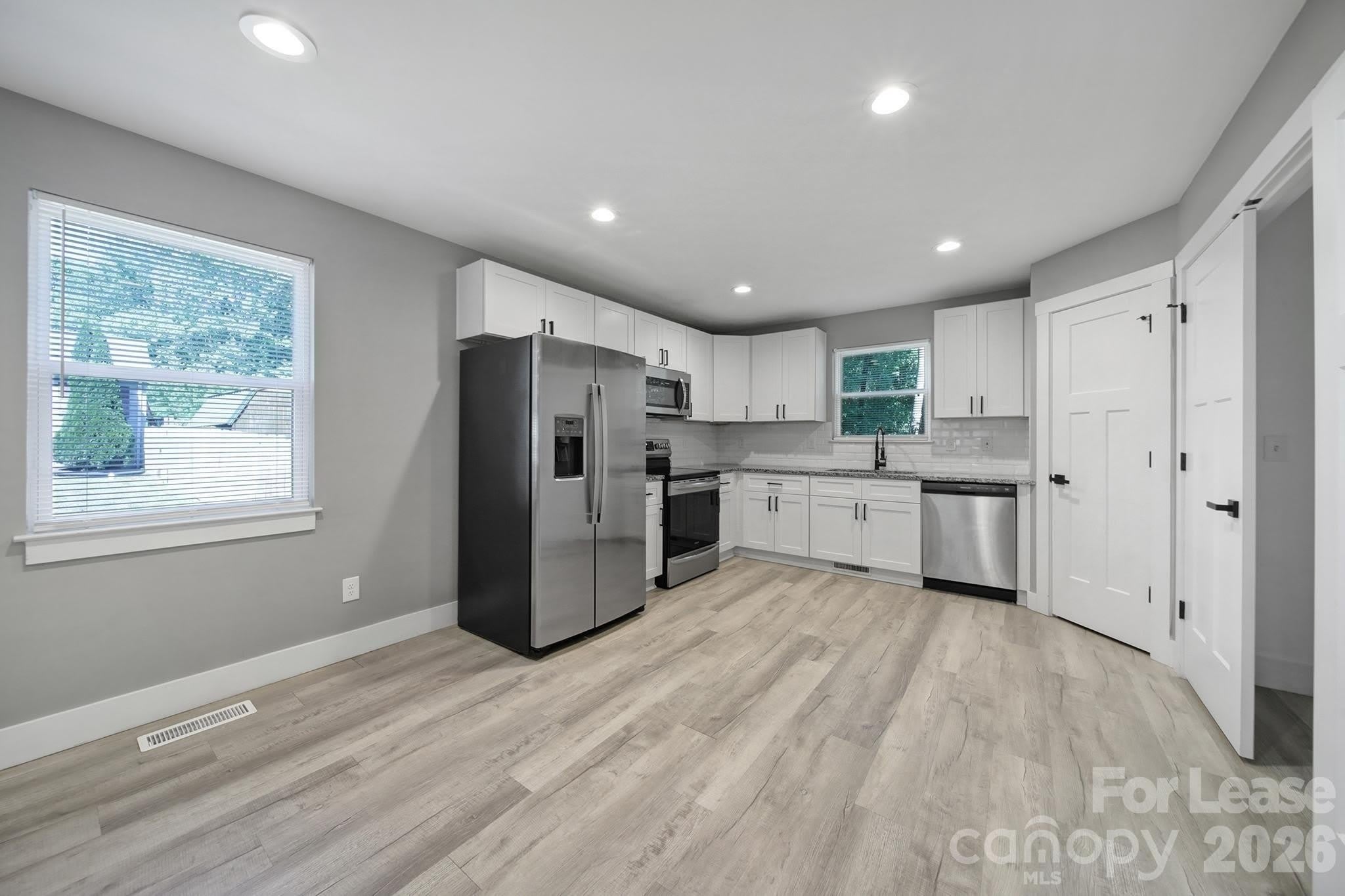 110 Carpenter Street – photo 3