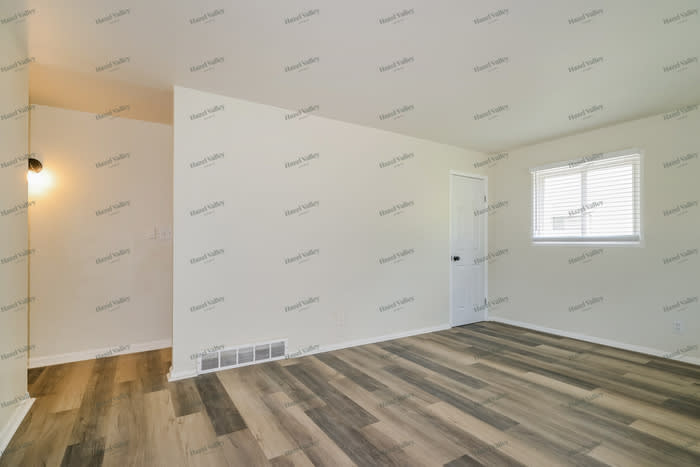 1149 Scott Avenue – photo 5