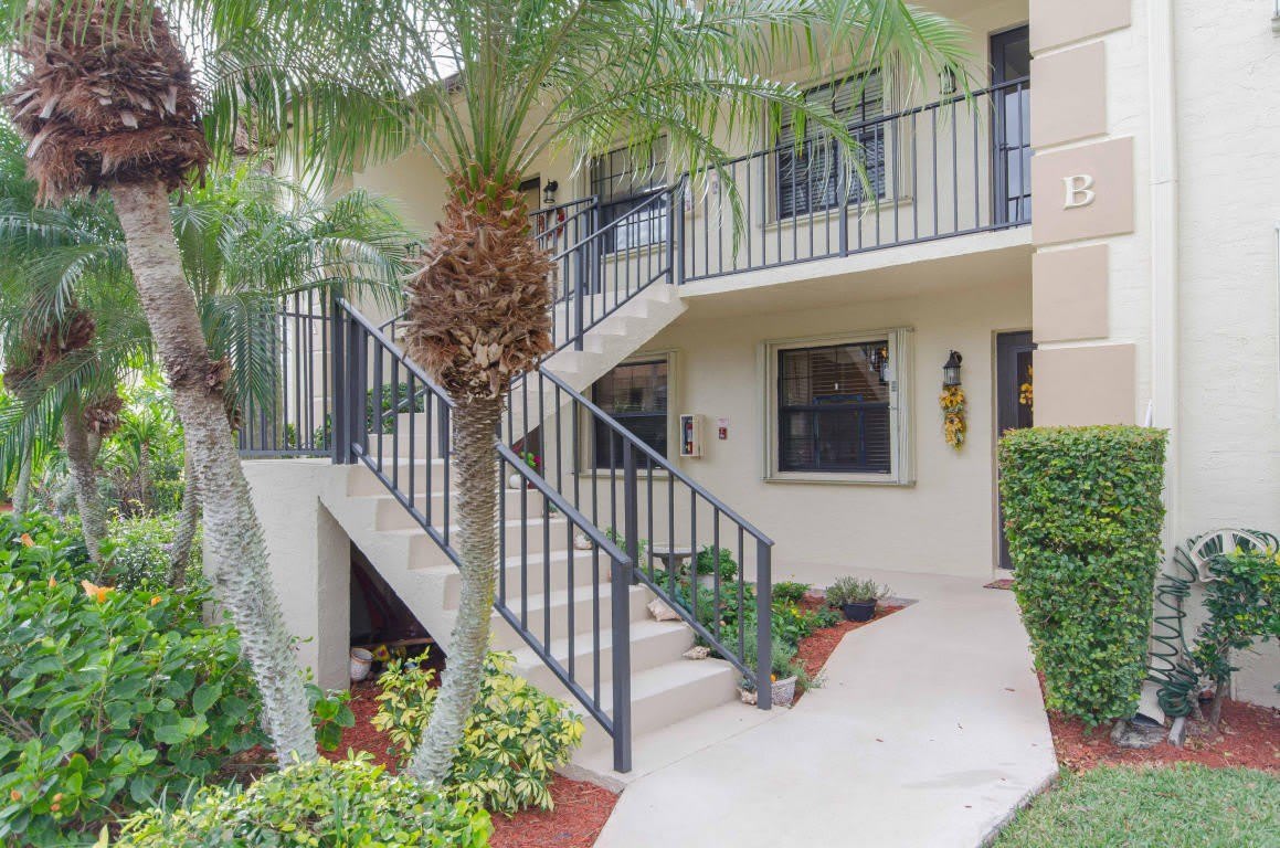 901 Pinecrest Circle – photo 1