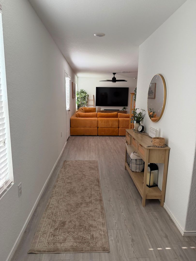 Full appliance package included: washer dryer and updated digital refrigerator! – photo 4