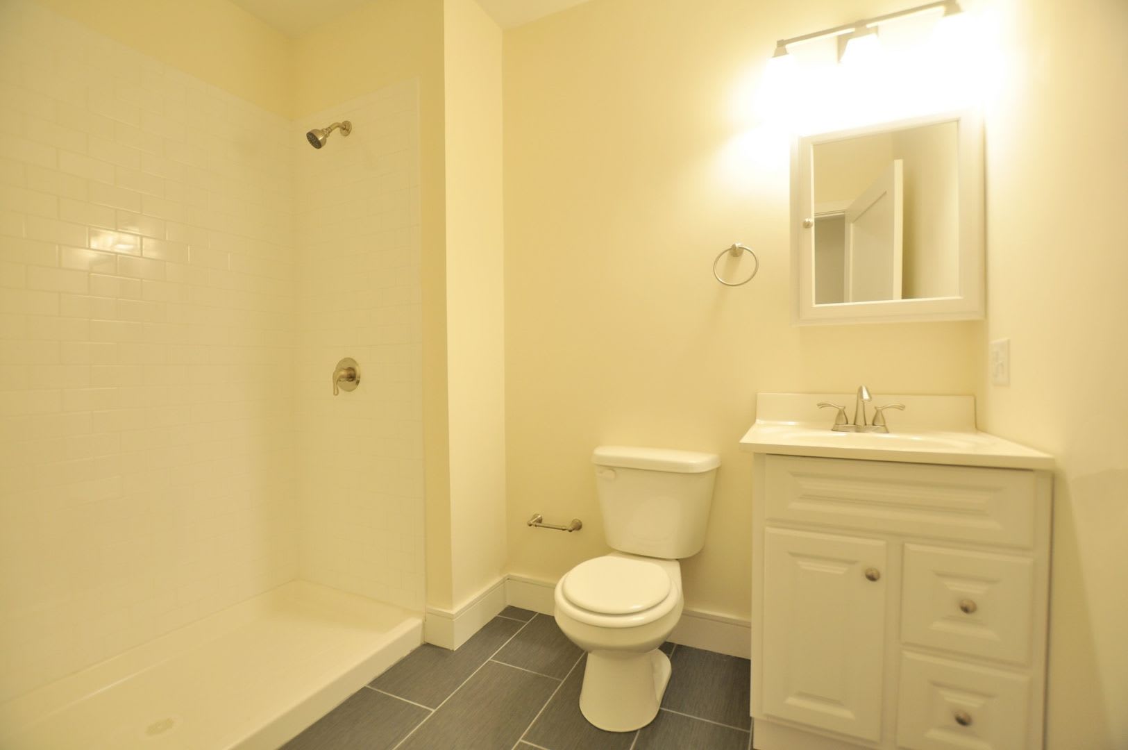 Beautiful 3 Bedroom Available 9 1 – photo 2