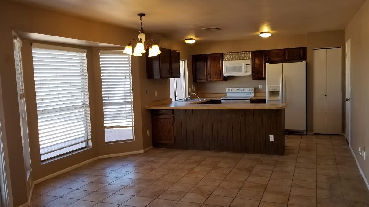 NICE FAMILY HOME IN NORTH PHOENIX! – photo 4