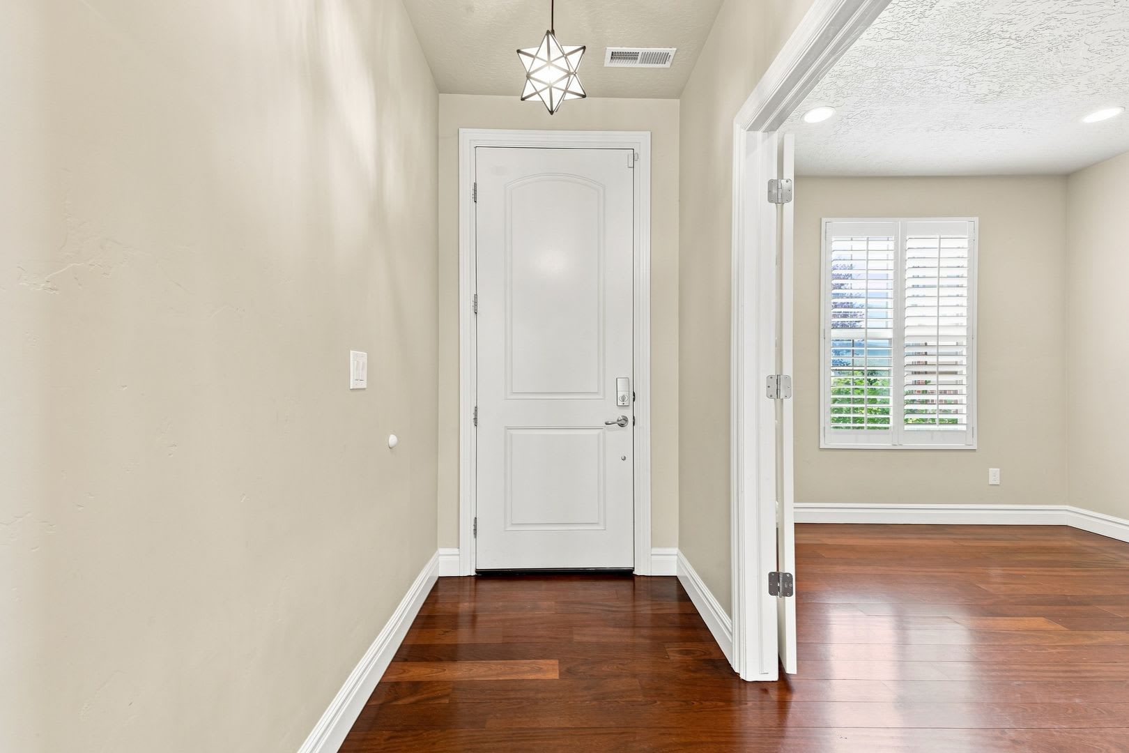 Quiet & Spacious 4 Bed Holladay Home – Walk-In Closets & Big Backyard!!! – photo 3