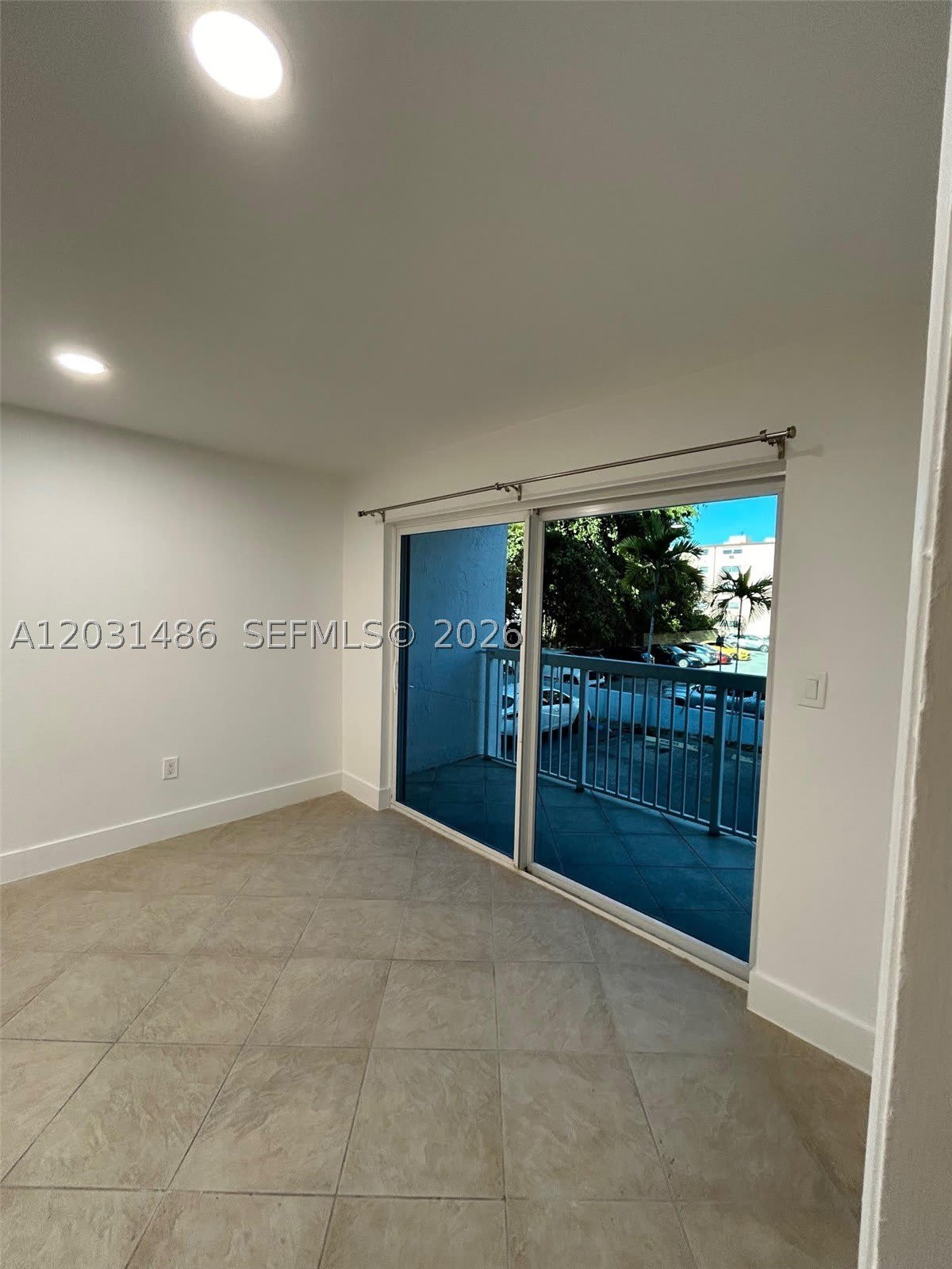 2920 SW 28th Ter – photo 3