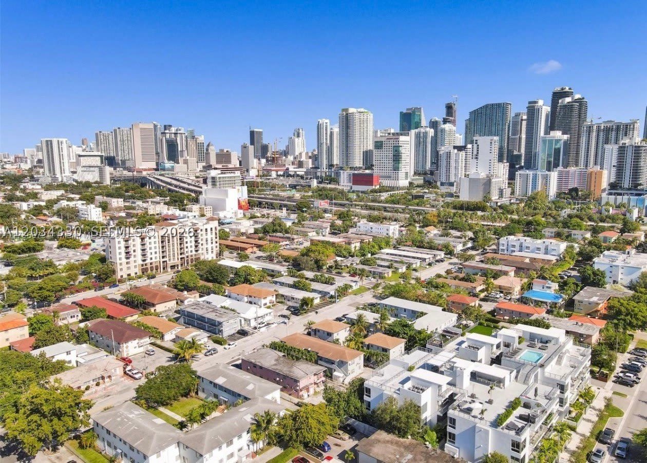 550 SW 10th St – photo 4
