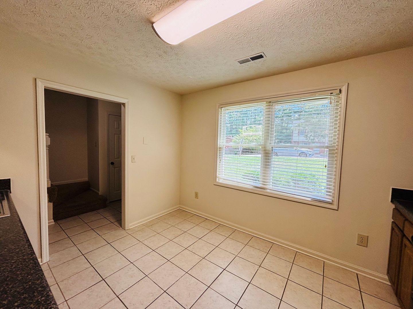 3 Bedroom 2.5 Bath Townhouse – photo 4