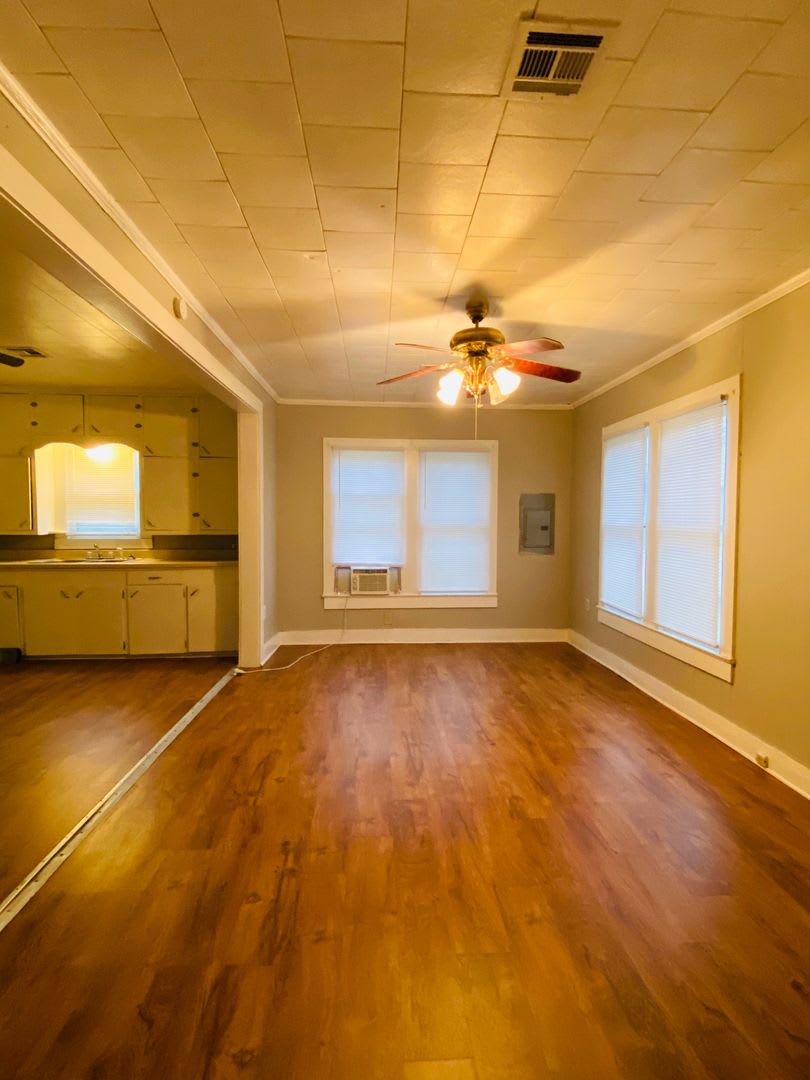 Cozy, Spacious, 2 Bed/1 Bath Cottage in Rayne! – photo 2