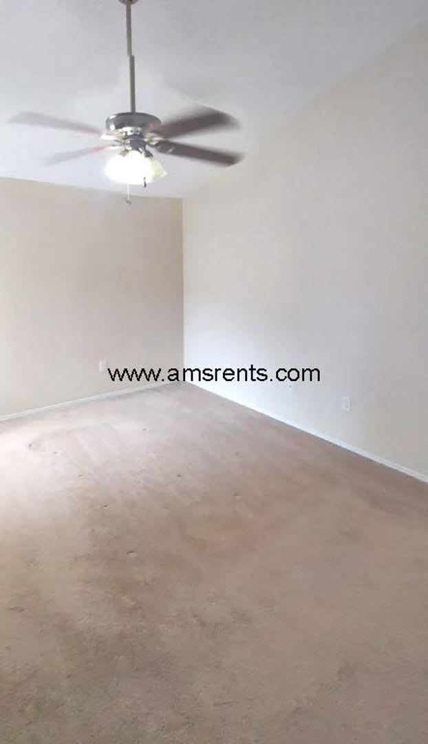 Spacious 4 Bedroom House in Chickasaw Trail subdivision – photo 2