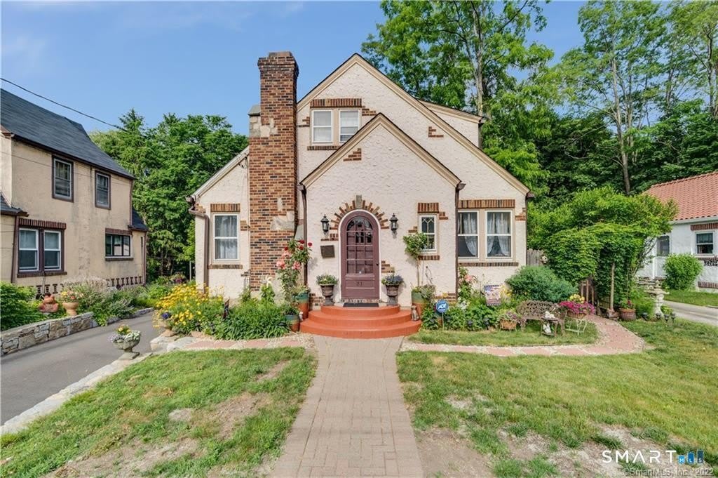 21 Elgin Avenue – photo 1