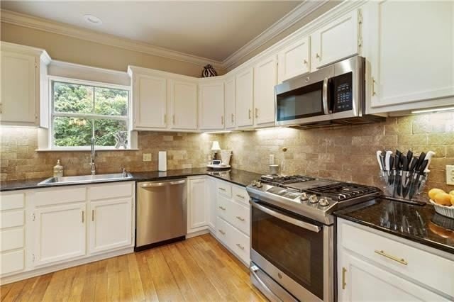 921 Carriage Way – photo 5