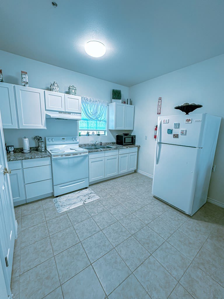 391 Riverside Dr – photo 4