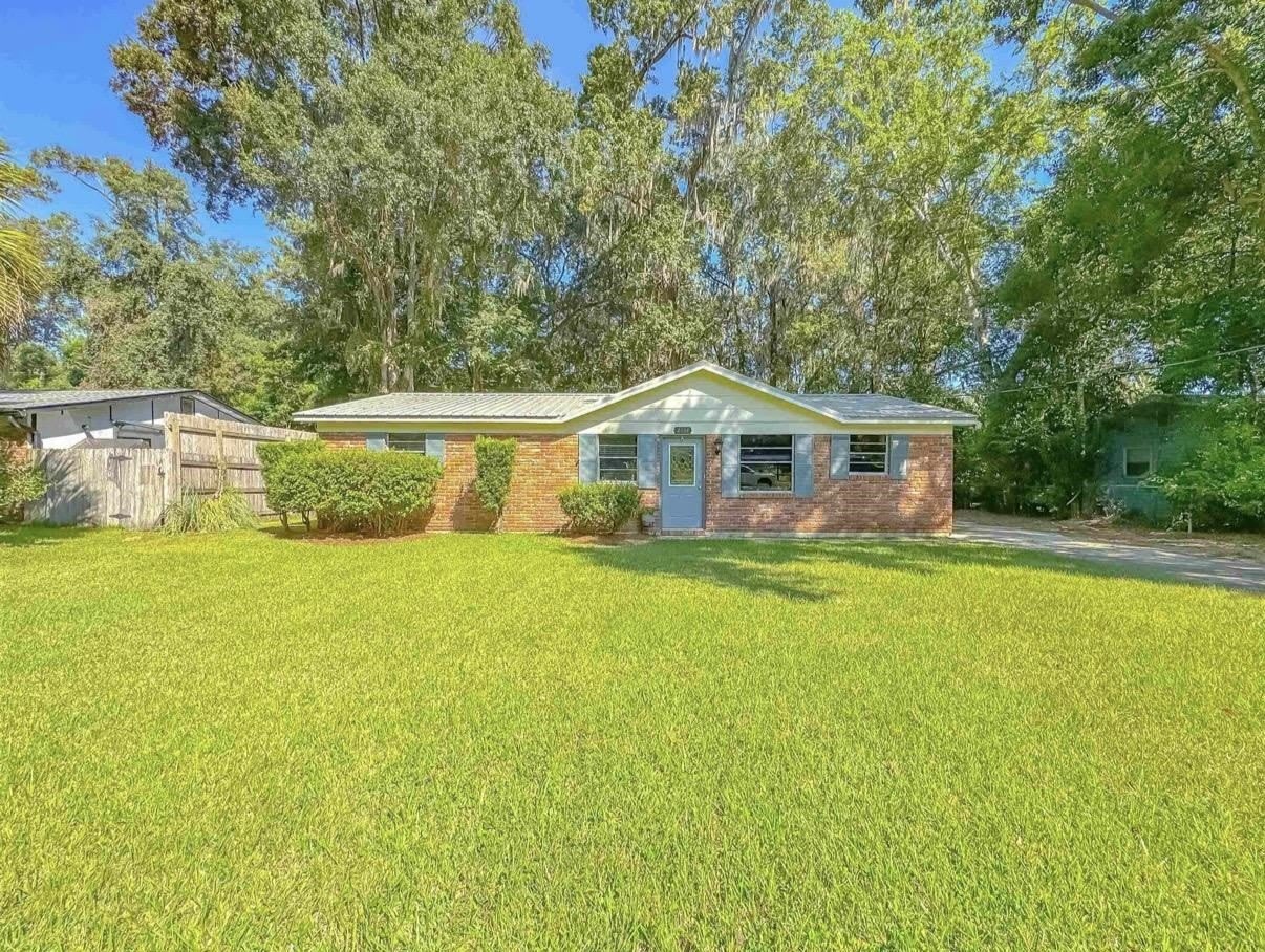 2034 Harriet Drive – photo 1