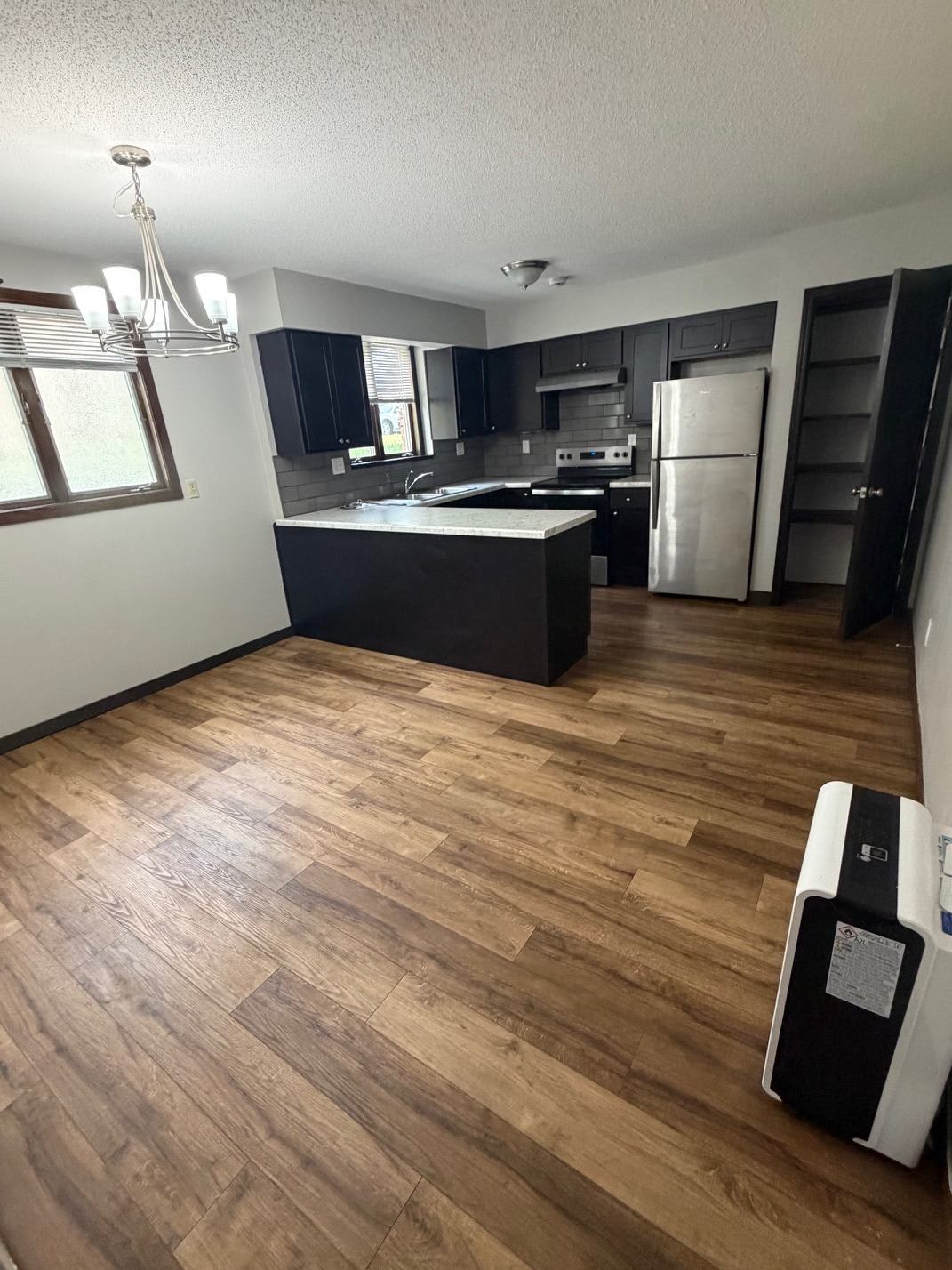 426 Commodore Dr – photo 2
