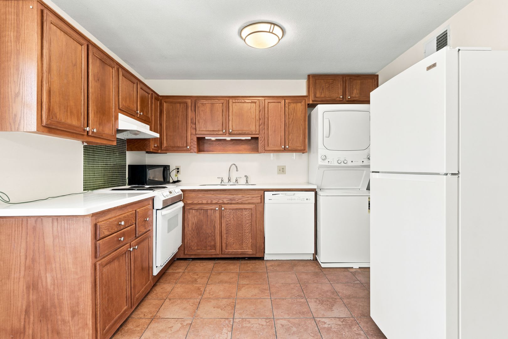 Unbeatable Chapel Hill Location — Across from University Mall, Bus Line, Minutes to UNC – photo 4