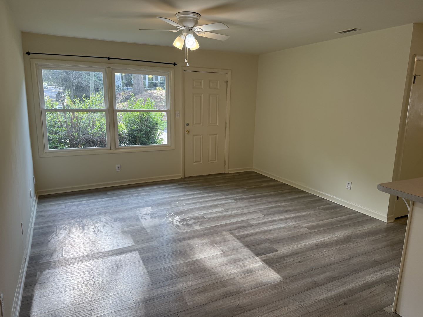 Remodeled 3 Bedroom Home In Boulevard Neighborhood – photo 3