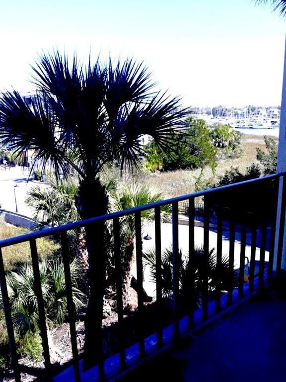 1 Marina Drive – photo 4
