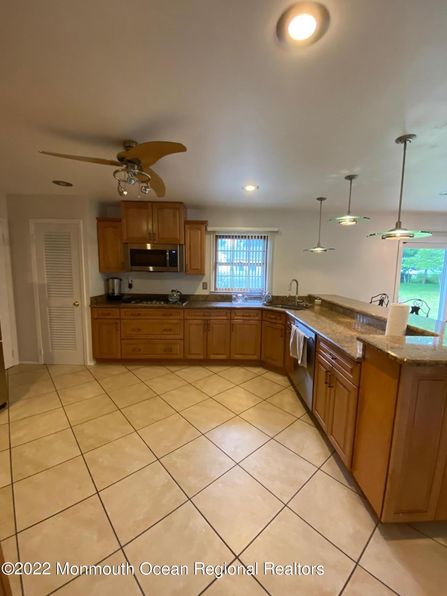 490 W Park Avenue – photo 3