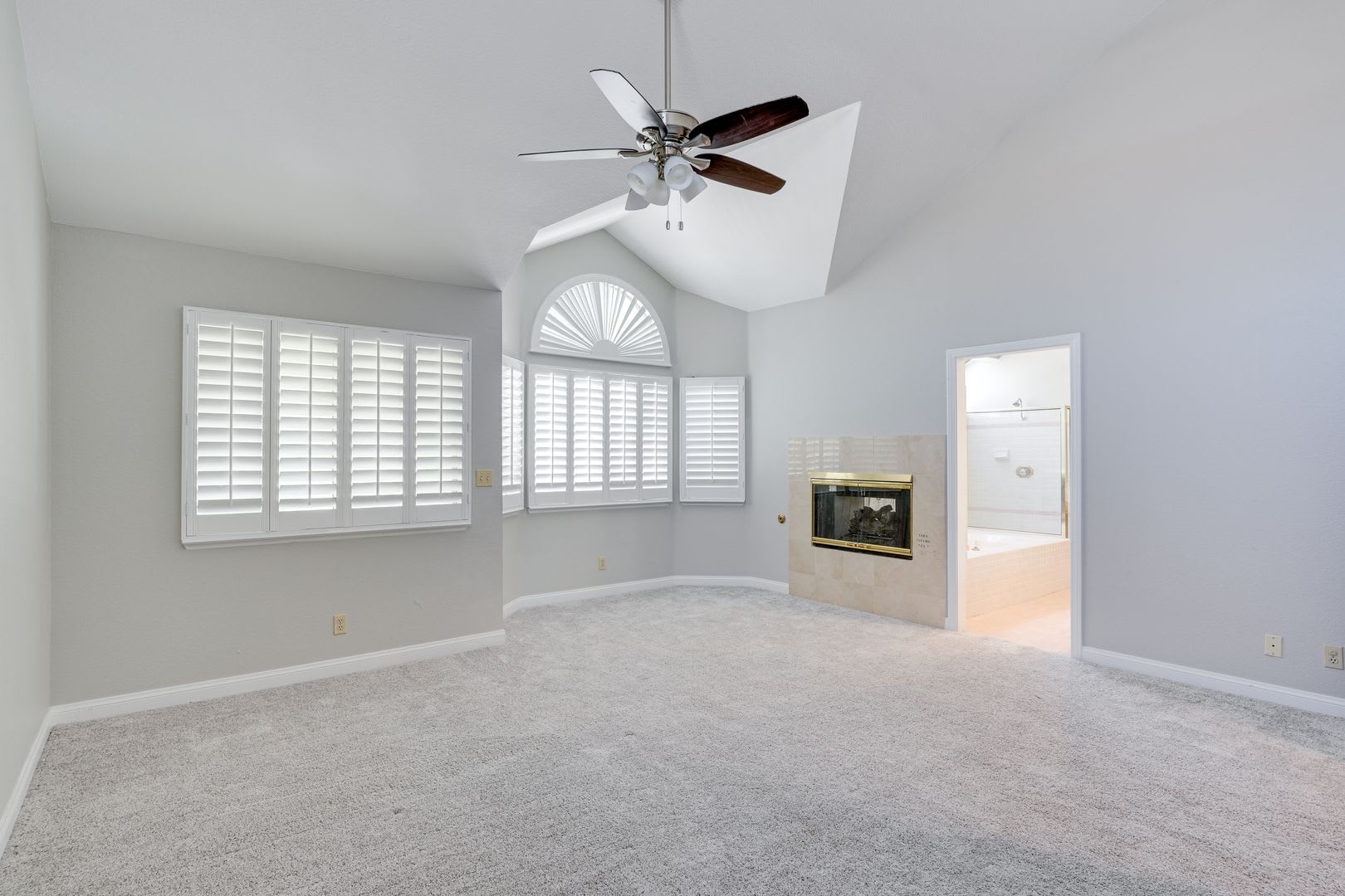 Luxury Meets Comfort in This Beautiful 4-Bedroom Retreat – photo 3
