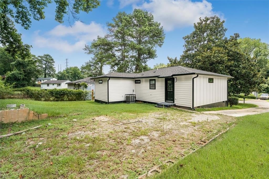 2353 Clarissa Drive NW – photo 4