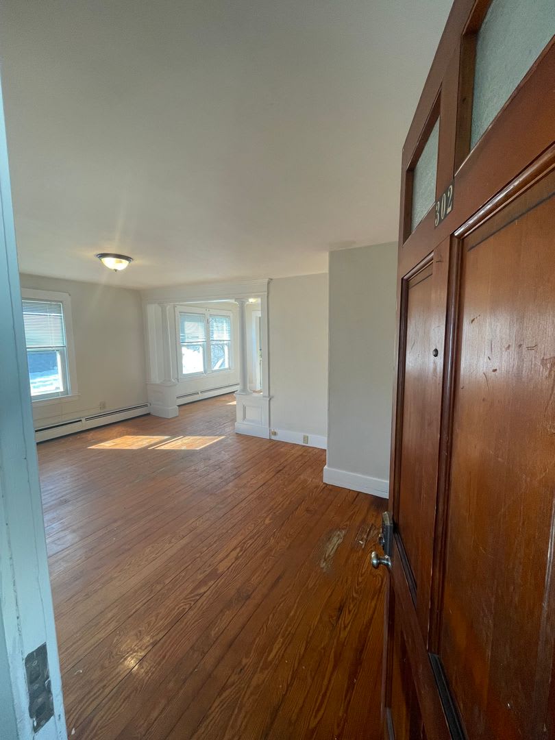 2BR/1BA, WD Hookups, Parking! – photo 2