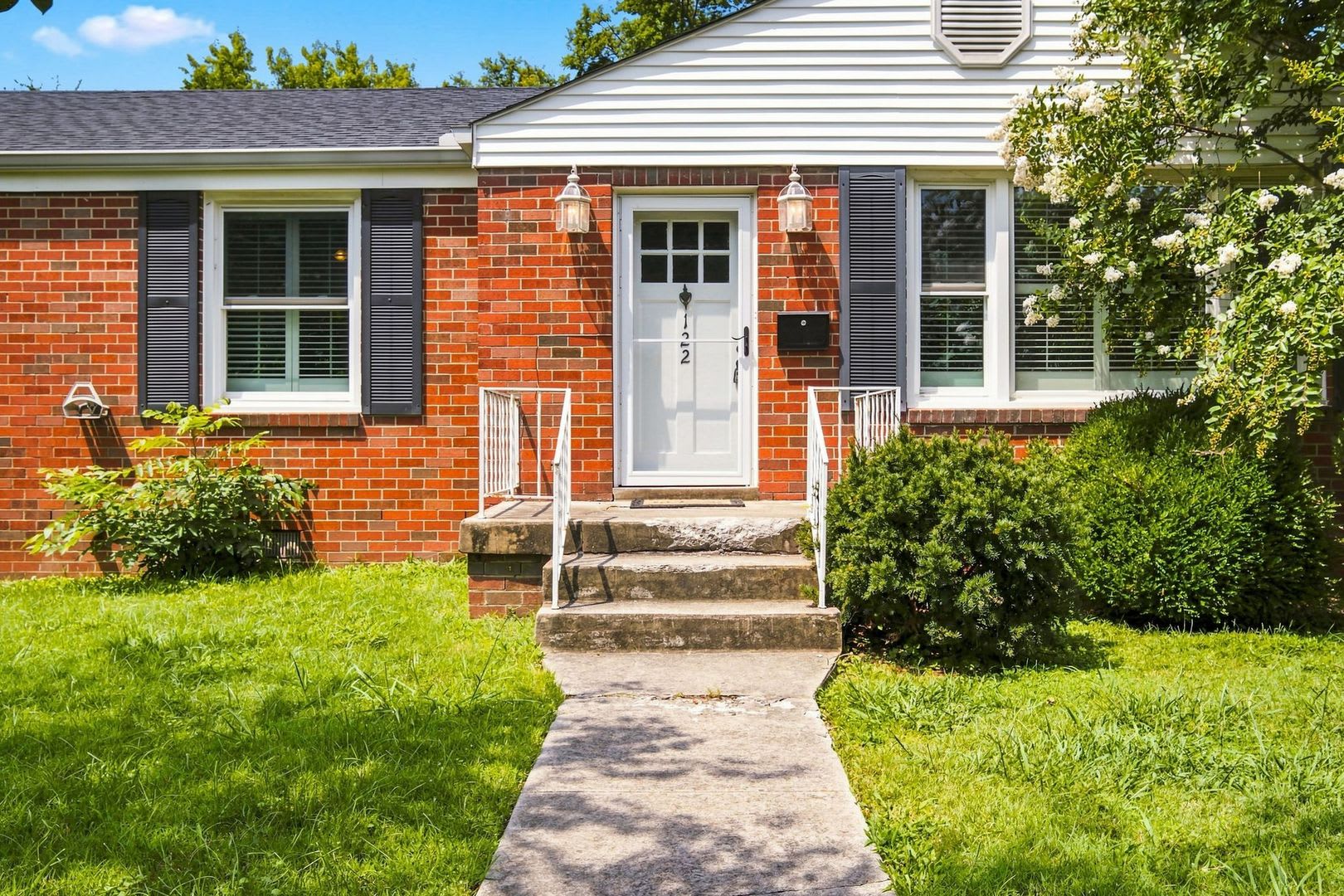 FOR LEASE- 3 BEDROOM SINGLE FAMILY HOME IN LEBANON! – photo 1