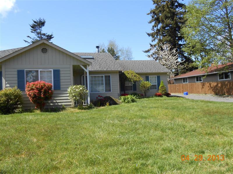Charming No-Stairs Rambler – Move-In Ready & Minutes from Boeing – photo 1