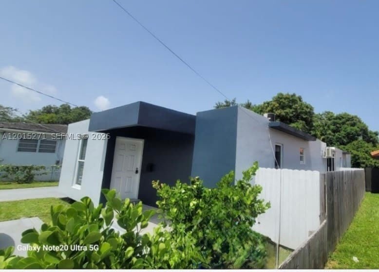 2341 SW 17th Ave – photo 2