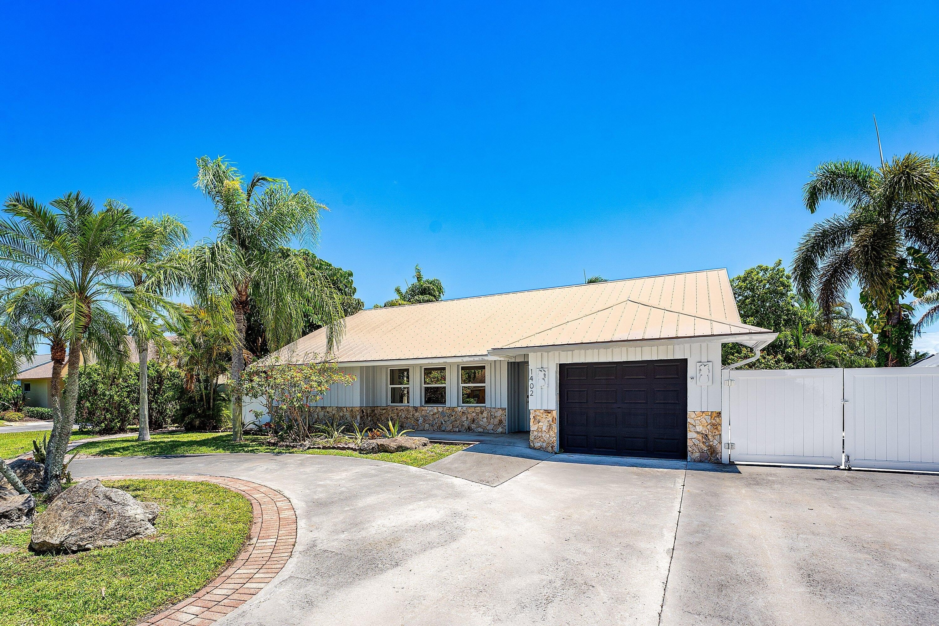 1402 Cormorant Road – photo 2