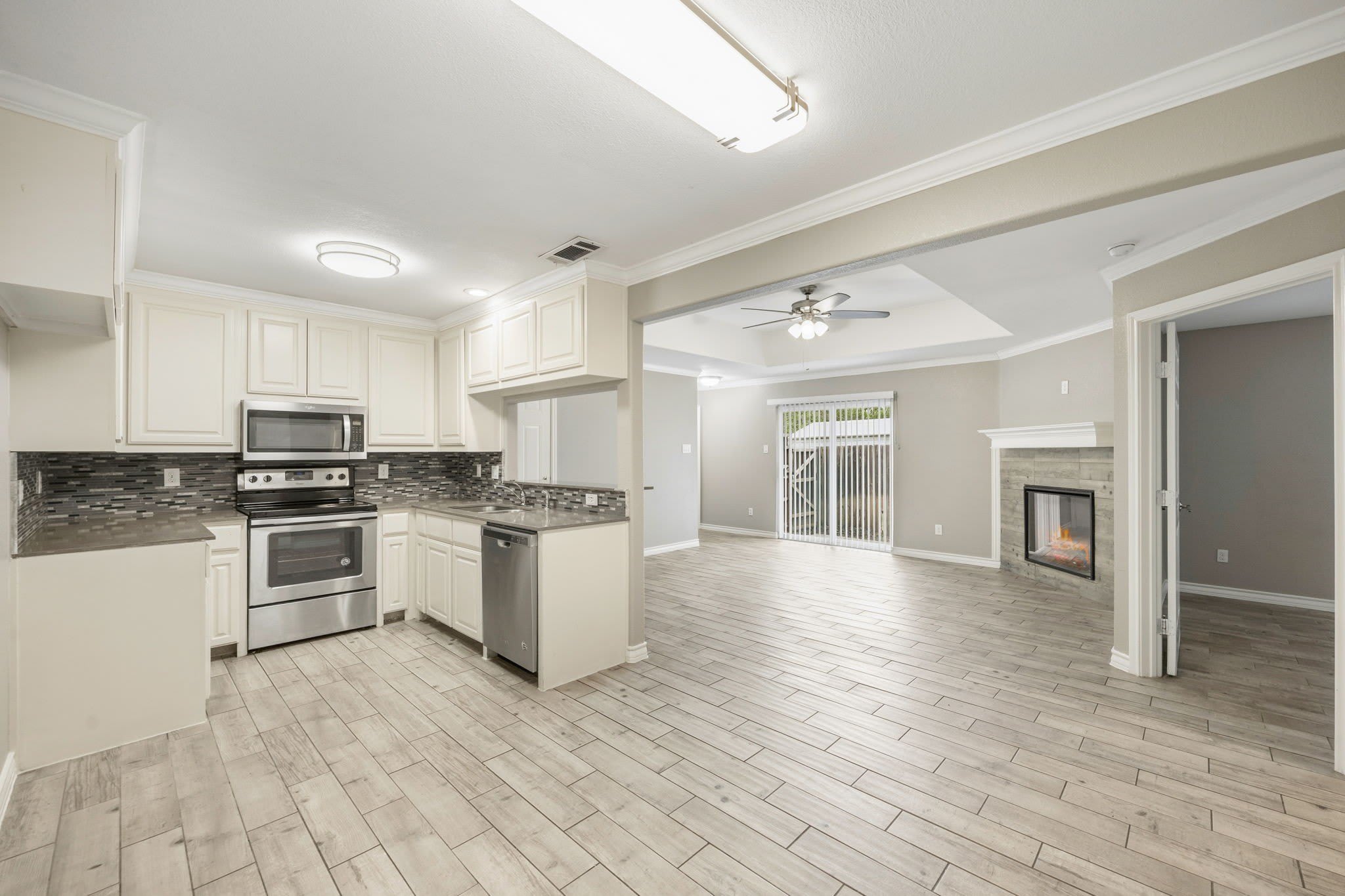 521-525 Gilcrease Street – photo 5