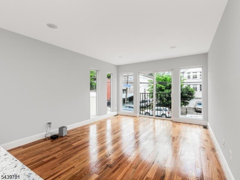 282 W Runyon Street – photo 1