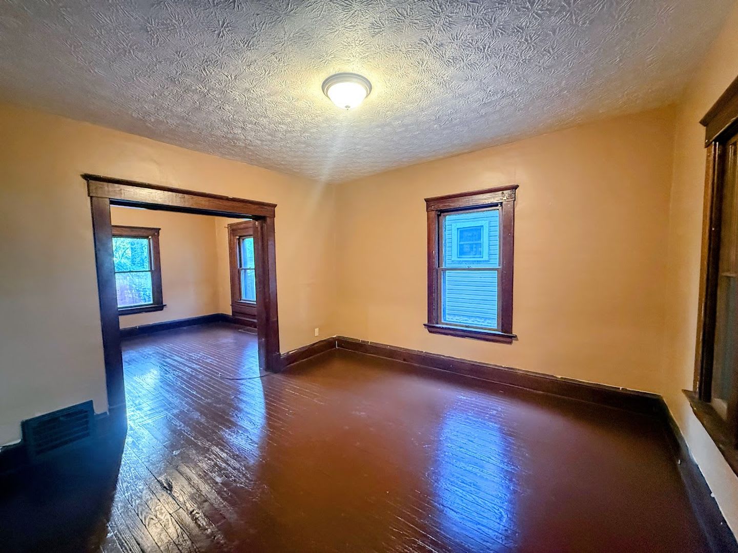 Three bedroom one bathroom single family home for rent – photo 4