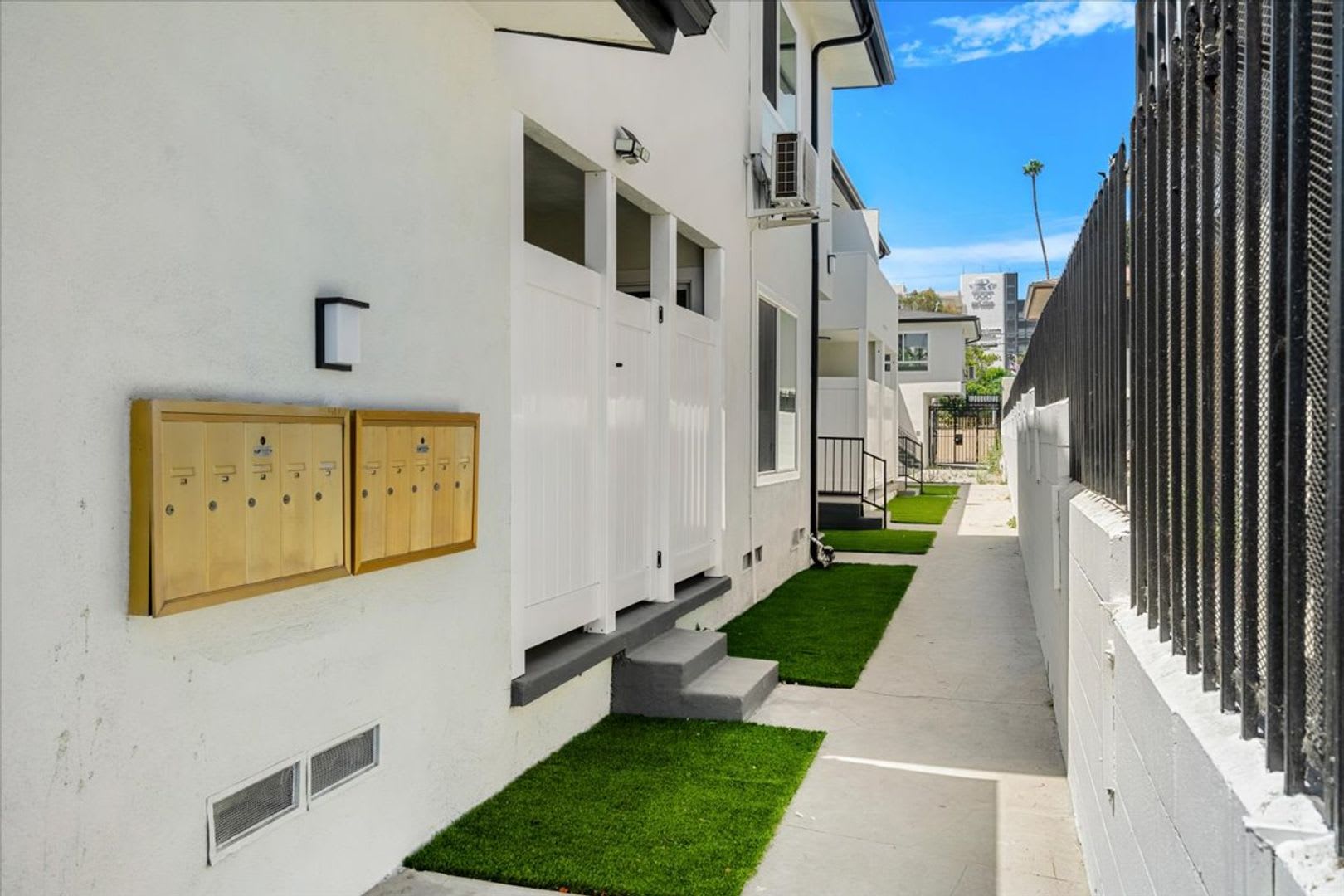 Newly Renovated 2BR/1BA Modern Living near LAX, SoFi Stadium & Intuit Dome! – photo 5