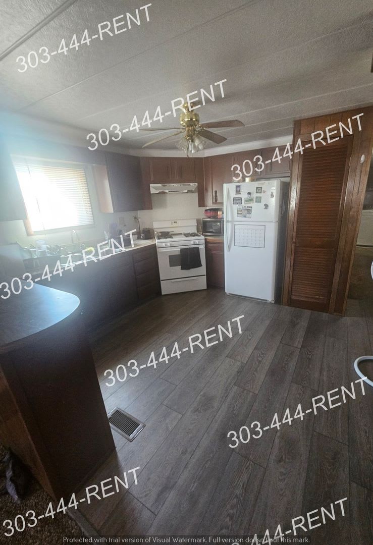 Cozy 2 Bedroom & 1 Bathroom Home in Log Lane Village! – photo 5