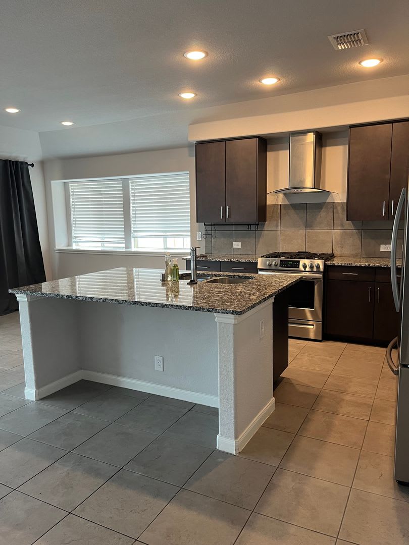3 Bed, 2 Bath Home w/2 Car Garage – photo 5