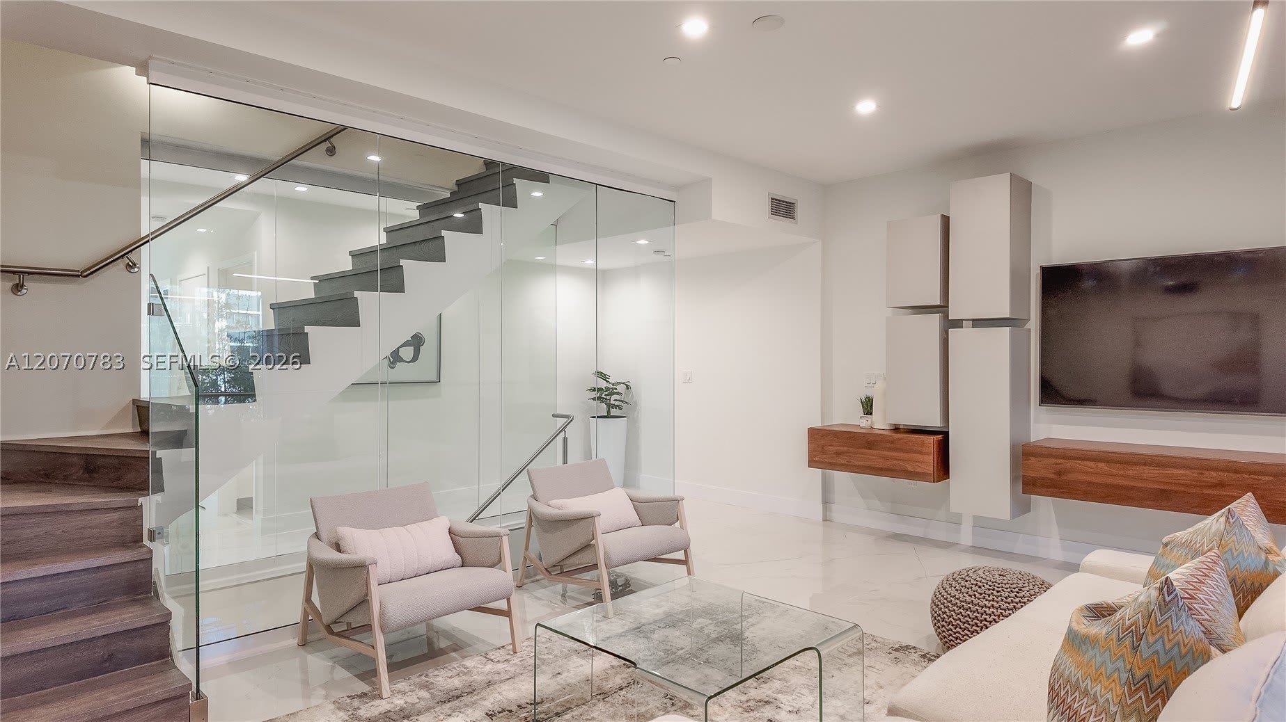 455 NE 39th St – photo 5