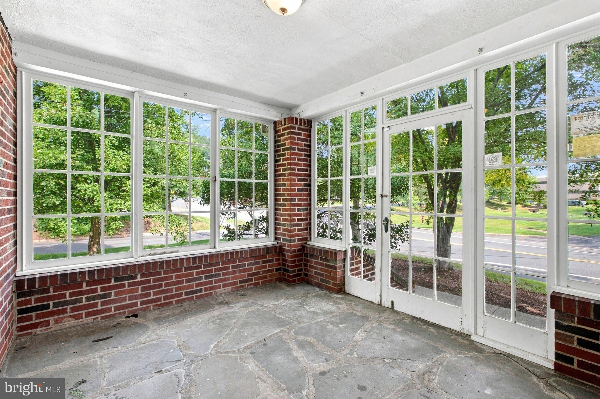 133 WARRENVILLE Road – photo 3