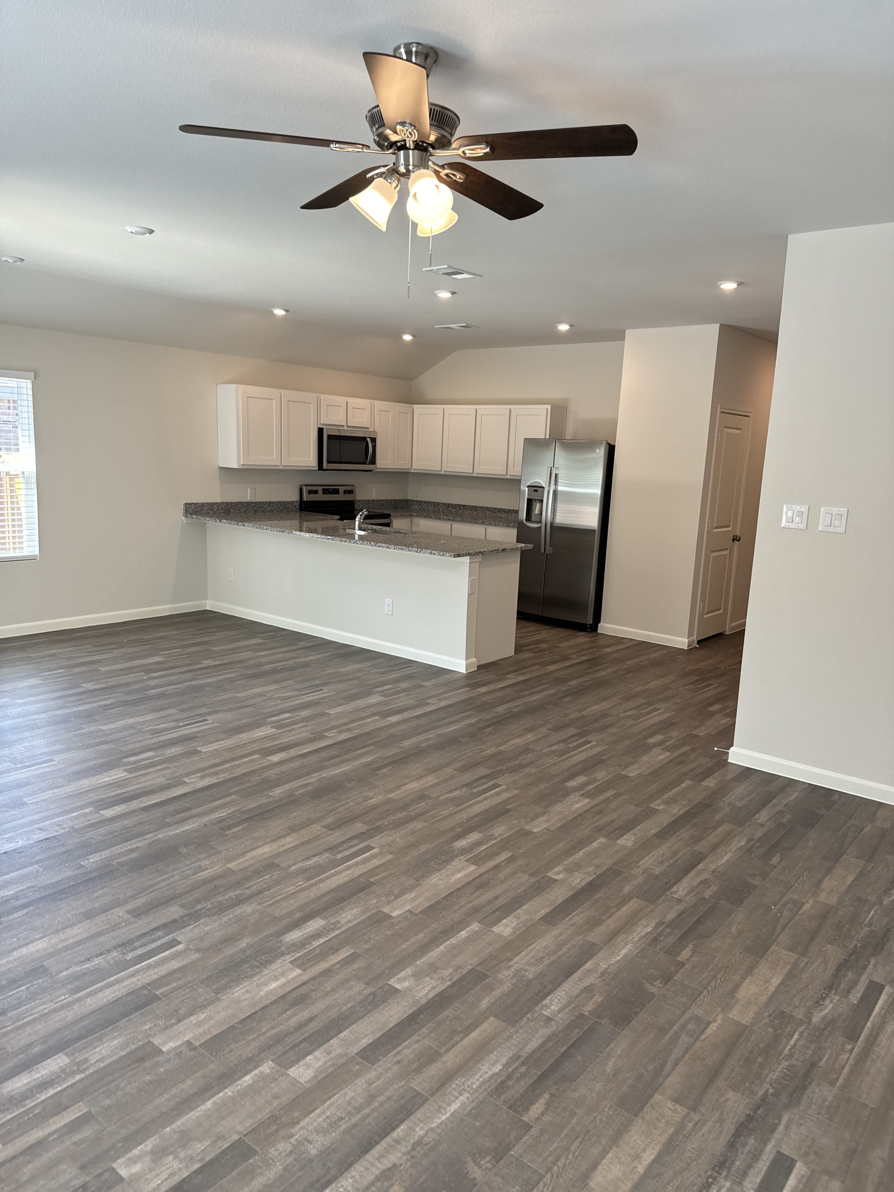 504 Jameson St – photo 3