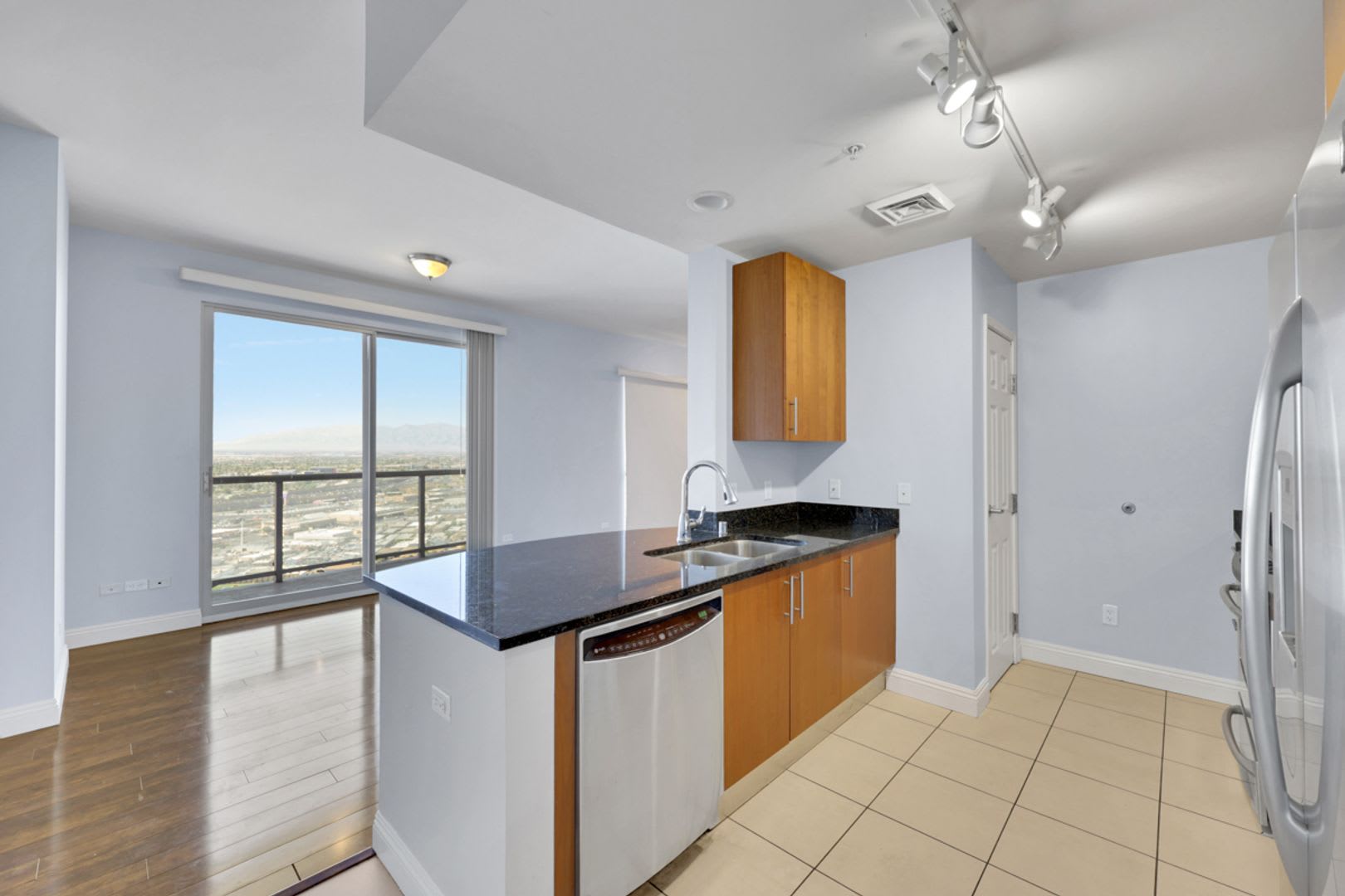 High Rise Studio Condo – photo 3