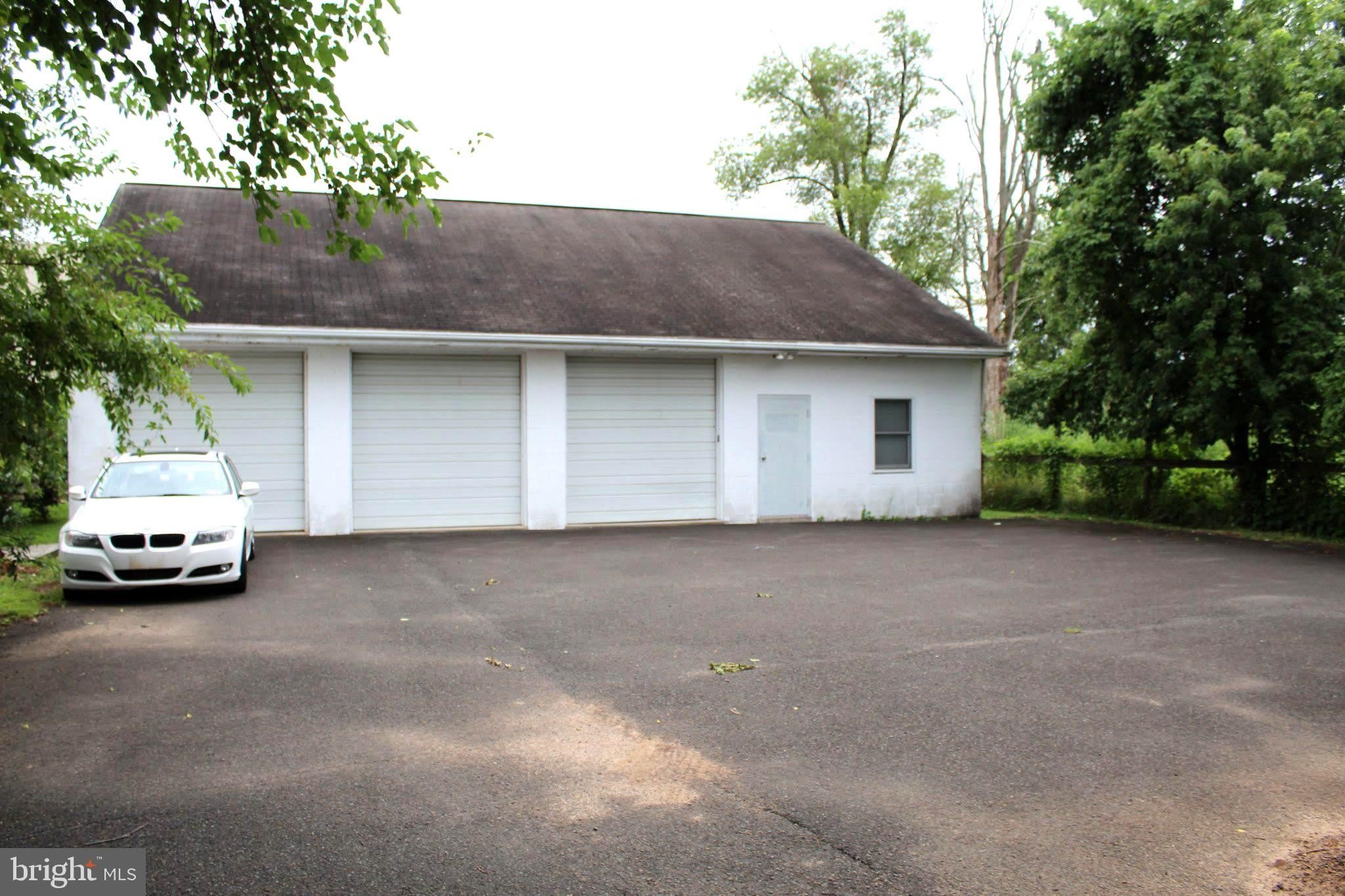 653 CATHERINE Street – photo 2