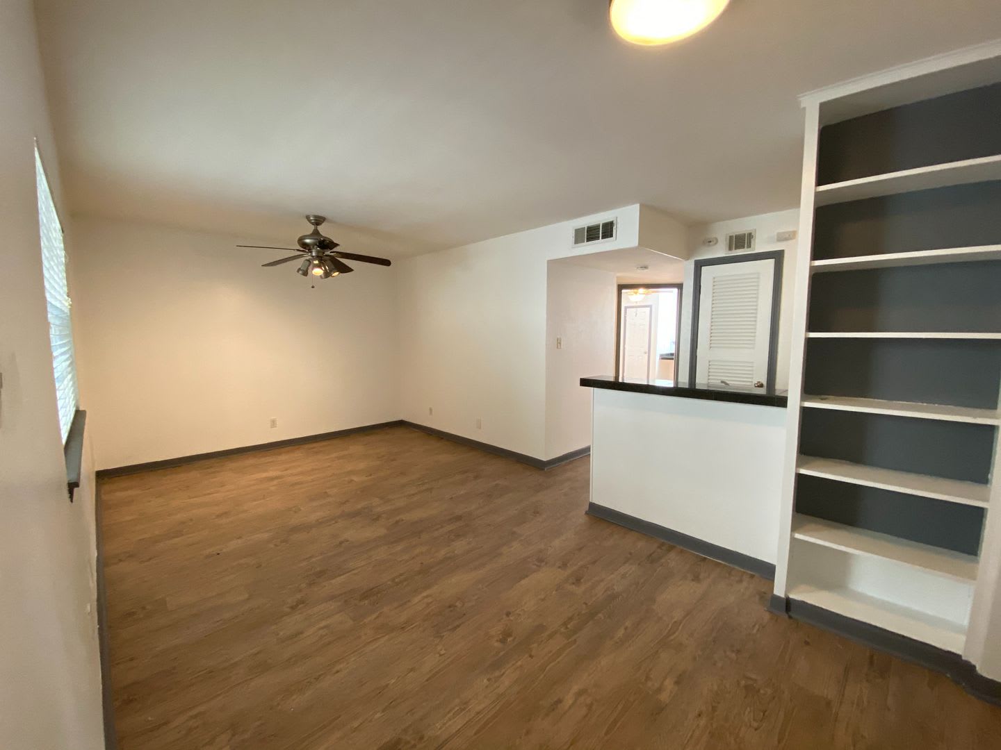 AVAILABLE: 2 BR-1 BA Hyde Park Condo / Laminate Wood Floors / Close to UT and Downtown – photo 5